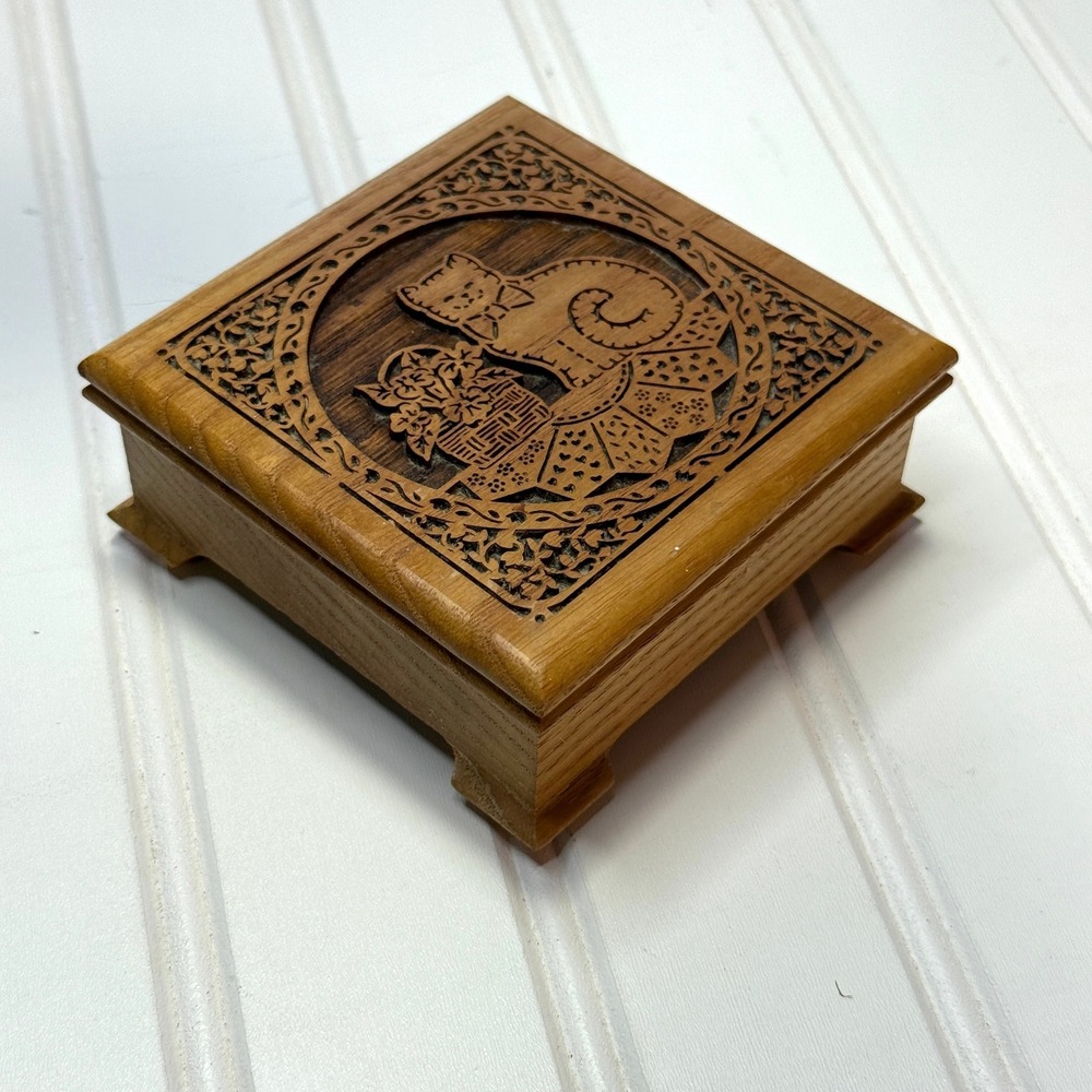 Vintage 1985 Lasercraft Cat Wood Music Box Cottage Country Decor